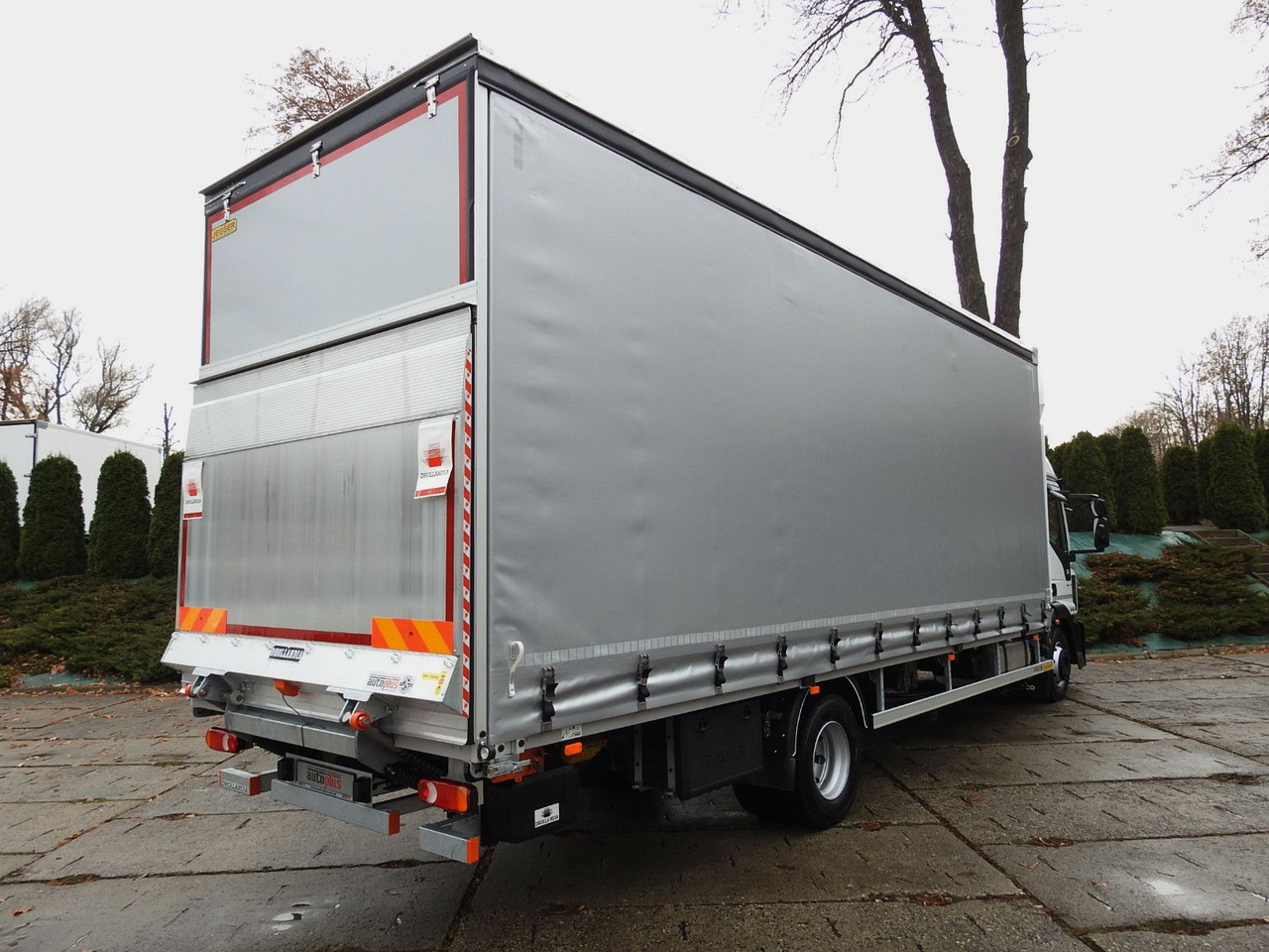 Iveco EUROCARGO 120-250 PRITSCHE PLANE 18 PALETTEN A/C - Camión lona: foto 3 Iveco EUROCARGO 120-250 PRITSCHE PLANE 18 PALETTEN A/C - Camión lona: foto 3