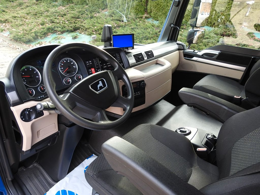 MAN TGL 12.220 KOFFER 18 PALETTEN ZWILLINGSRÄDER - Camión caja cerrada: foto 2 MAN TGL 12.220 KOFFER 18 PALETTEN ZWILLINGSRÄDER - Camión caja cerrada: foto 2