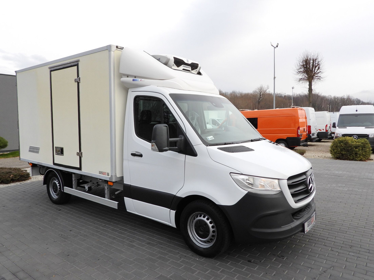 MERCEDES SPRINTER 314 REGRIGERATOR BOX -1*C CRUISE CONTROL NAVIGATION AIR CONDITIONING 140HP - Furgoneta frigorifica: foto 4 MERCEDES SPRINTER 314 REGRIGERATOR BOX -1*C CRUISE CONTROL NAVIGATION AIR CONDITIONING 140HP - Furgoneta frigorifica: foto 4