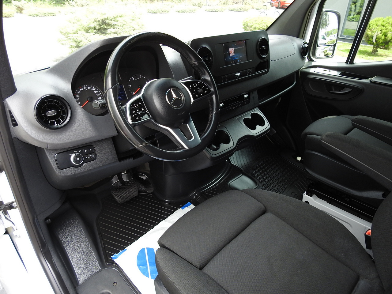 MERCEDES SPRINTER BOX DELIVERY VAN 5 SEATS CRUISE CONTROL NAVIGATION AIR CONDITIONING AUTOMATIC TRANSMISSION 160HP - Furgón: foto 2 MERCEDES SPRINTER BOX DELIVERY VAN 5 SEATS CRUISE CONTROL NAVIGATION AIR CONDITIONING AUTOMATIC TRANSMISSION 160HP - Furgón: foto 2