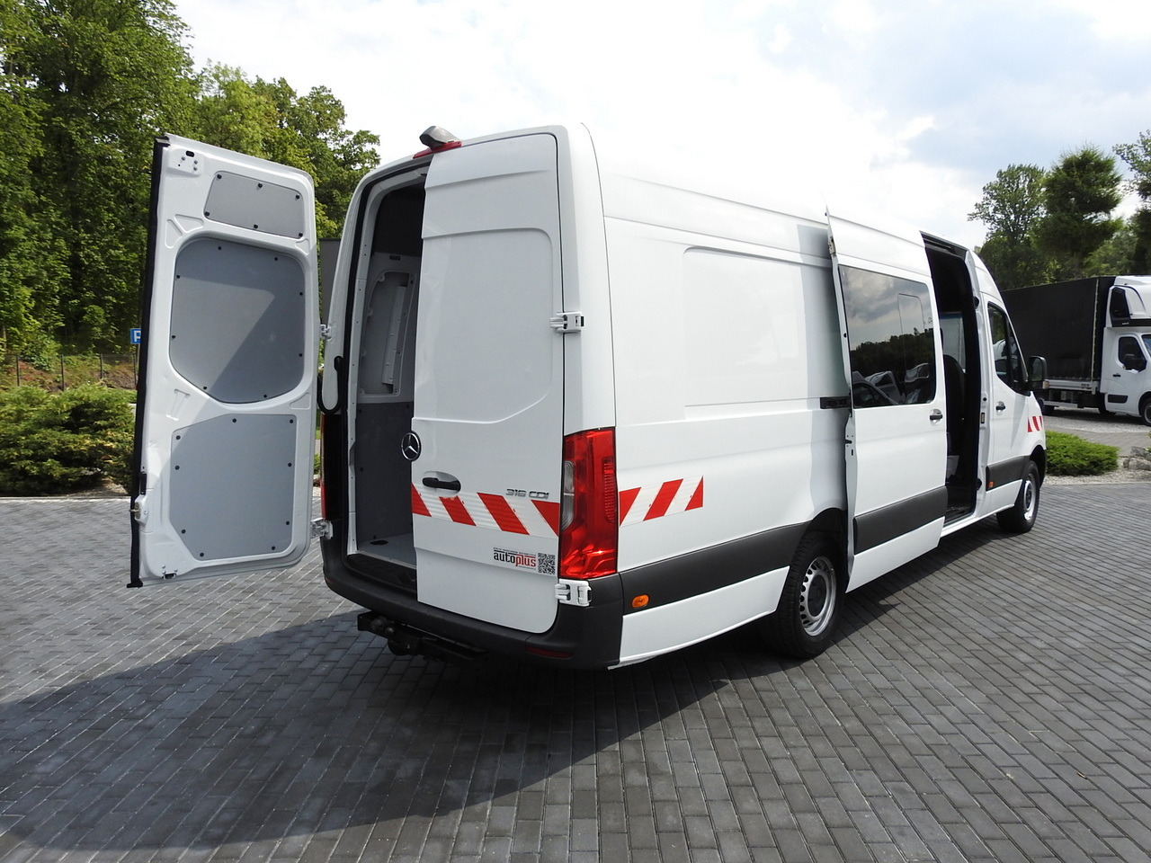 MERCEDES SPRINTER BOX DELIVERY VAN 5 SEATS CRUISE CONTROL NAVIGATION AIR CONDITIONING AUTOMATIC TRANSMISSION 160HP - Furgón: foto 3 MERCEDES SPRINTER BOX DELIVERY VAN 5 SEATS CRUISE CONTROL NAVIGATION AIR CONDITIONING AUTOMATIC TRANSMISSION 160HP - Furgón: foto 3