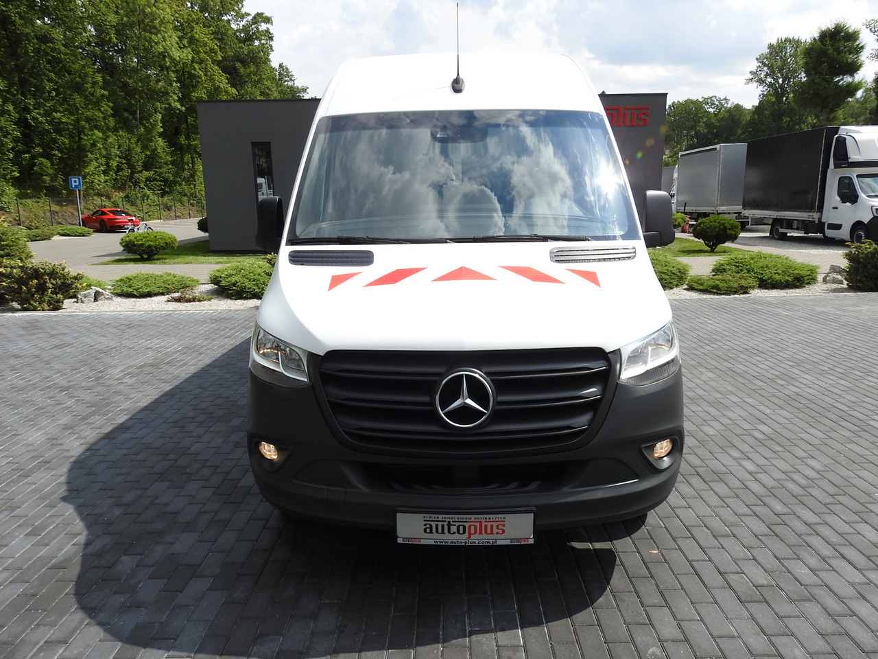 MERCEDES SPRINTER BOX DELIVERY VAN 5 SEATS CRUISE CONTROL NAVIGATION AIR CONDITIONING AUTOMATIC TRANSMISSION 160HP - Furgón: foto 5 MERCEDES SPRINTER BOX DELIVERY VAN 5 SEATS CRUISE CONTROL NAVIGATION AIR CONDITIONING AUTOMATIC TRANSMISSION 160HP - Furgón: foto 5