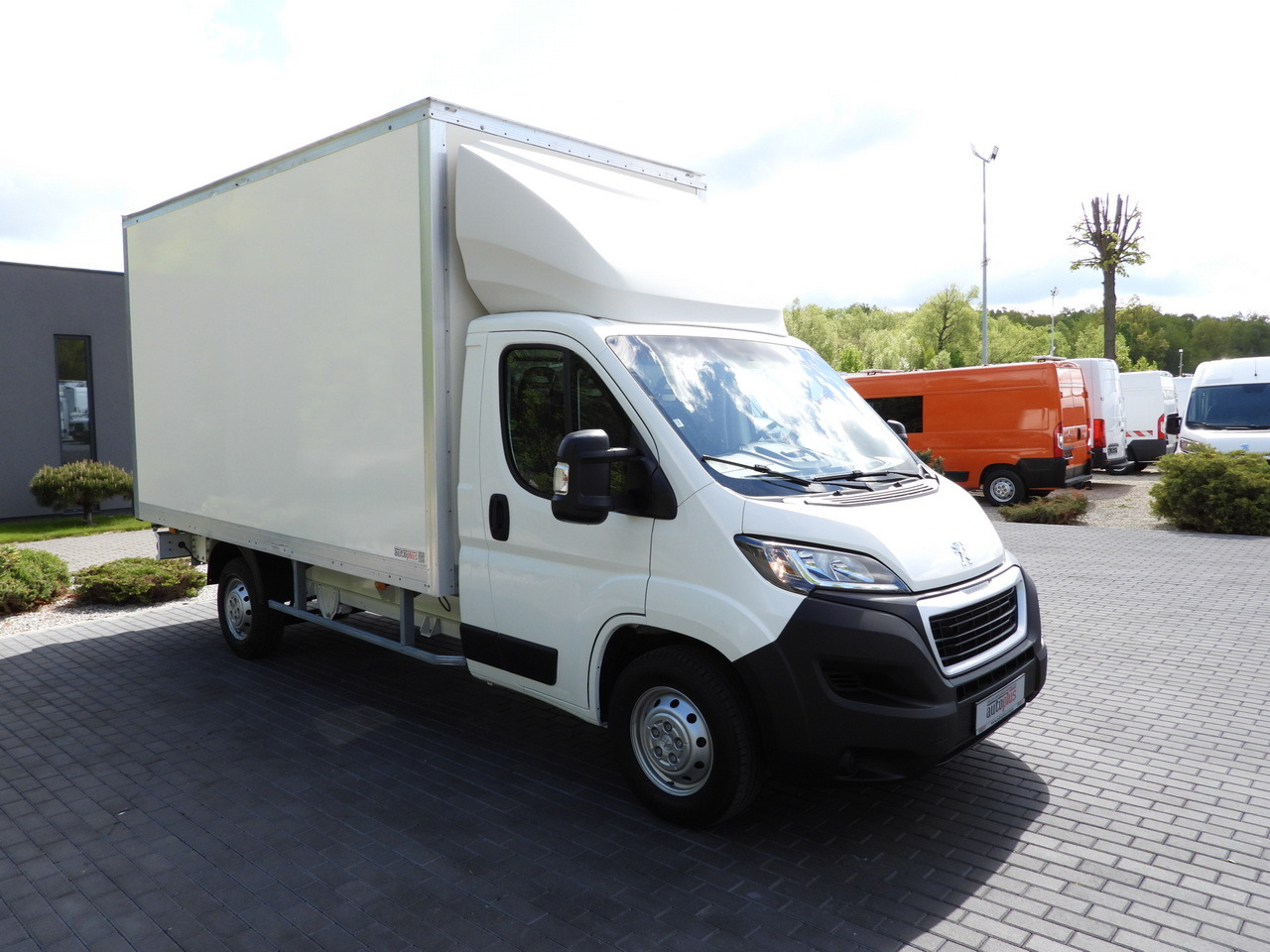 PEUGEOT BOXER BOX 8 PALLETS CRUISE CONTROL AIR CONDITIONING 130HP - Furgoneta caja cerrada: foto 4 PEUGEOT BOXER BOX 8 PALLETS CRUISE CONTROL AIR CONDITIONING 130HP - Furgoneta caja cerrada: foto 4