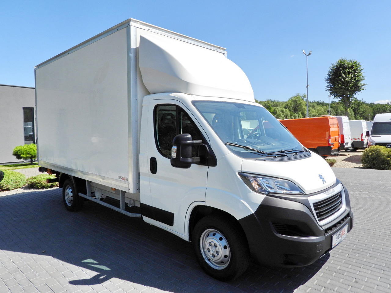 PEUGEOT BOXER BOX LIFT 8 PALLETS CRUISE CONTROL AIR CONDITIONING  130HP - Furgoneta frigorifica: foto 4 PEUGEOT BOXER BOX LIFT 8 PALLETS CRUISE CONTROL AIR CONDITIONING  130HP - Furgoneta frigorifica: foto 4