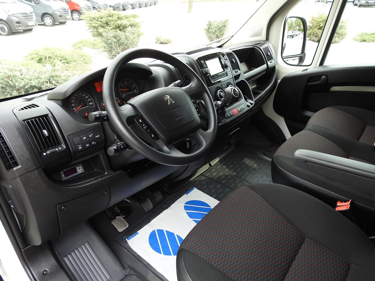 PEUGEOT BOXER REFRIGERATOR VAN 0*C CRUISE CONTROL NAVIGATION AIR CONDITIONING 135HP - Furgoneta frigorifica: foto 2 PEUGEOT BOXER REFRIGERATOR VAN 0*C CRUISE CONTROL NAVIGATION AIR CONDITIONING 135HP - Furgoneta frigorifica: foto 2