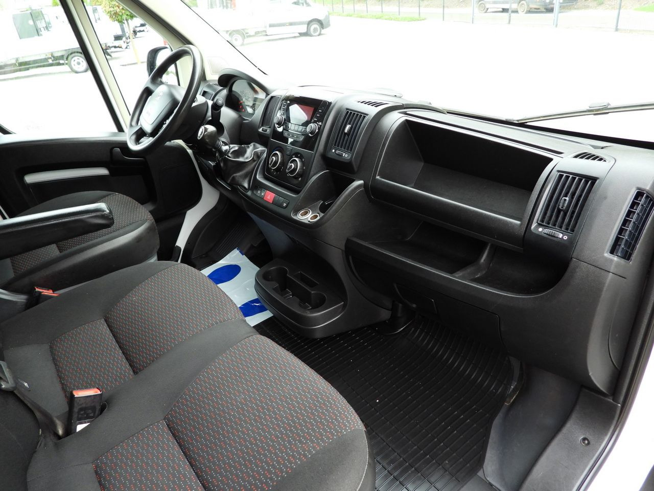 Leasing de PEUGEOT BOXER STAKE BODY DOUBLE CABIN DOKA 7 SEATS CRUISE CONTROL AIR CONDITIONING  140HP PEUGEOT BOXER STAKE BODY DOUBLE CABIN DOKA 7 SEATS CRUISE CONTROL AIR CONDITIONING  140HP: foto 32