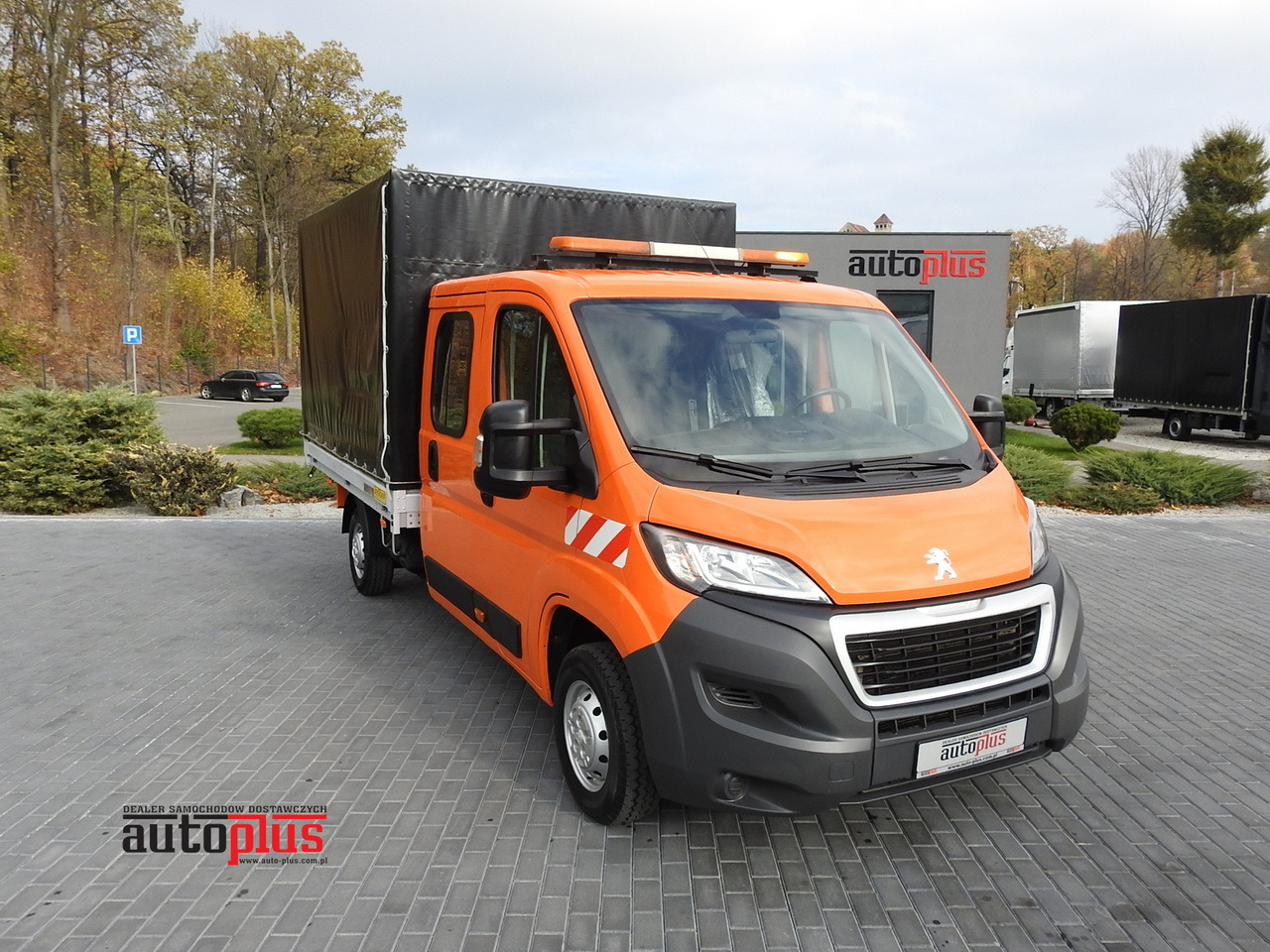 PEUGEOT BOXER STAKE BODY TARPAULIN DOUBLE CABIN DOKA 7 SEATS AIR CONDITIONING PNEUMATICS 140HP - Furgoneta combi: foto 1 PEUGEOT BOXER STAKE BODY TARPAULIN DOUBLE CABIN DOKA 7 SEATS AIR CONDITIONING PNEUMATICS 140HP - Furgoneta combi: foto 1