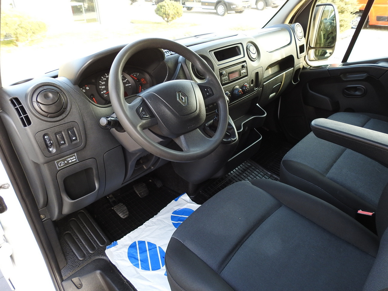 RENAULT MASTER BOX DELIVERY VAN 7 SEATS CRUISE CONTROL AIR CONDITIONING 130HP - Furgón: foto 2 RENAULT MASTER BOX DELIVERY VAN 7 SEATS CRUISE CONTROL AIR CONDITIONING 130HP - Furgón: foto 2