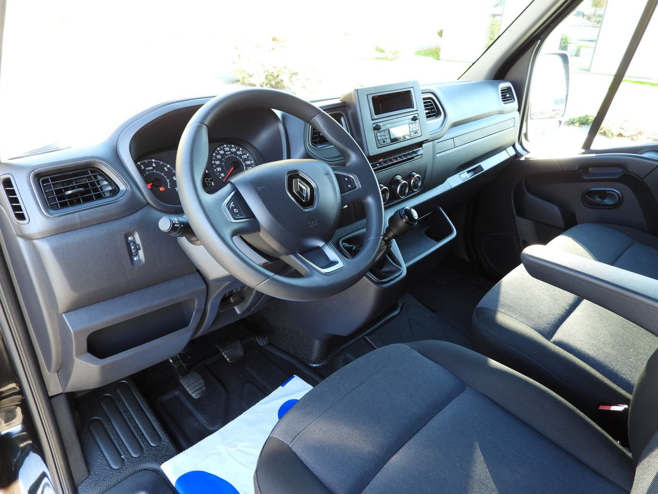 RENAULT MASTER BOX DELIVERY VAN 7 SEATS CRUISE CONTROL LED LIGHTS AIR CONDITIONING 165HP - Furgón: foto 2 RENAULT MASTER BOX DELIVERY VAN 7 SEATS CRUISE CONTROL LED LIGHTS AIR CONDITIONING 165HP - Furgón: foto 2
