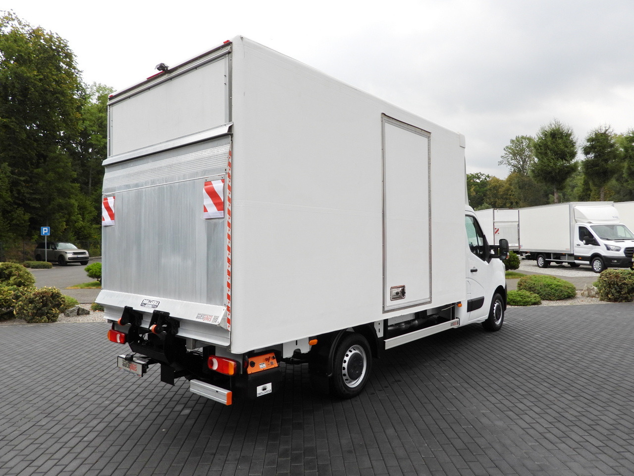 RENAULT MASTER BOX LIFT 8 PALLETS CRUISE CONTROL LED LIGHTS AIR CONDITIONING 145HP - Furgoneta caja cerrada: foto 3 RENAULT MASTER BOX LIFT 8 PALLETS CRUISE CONTROL LED LIGHTS AIR CONDITIONING 145HP - Furgoneta caja cerrada: foto 3