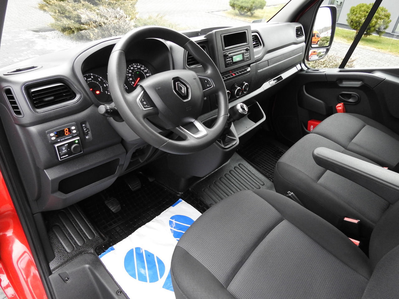 RENAULT MASTER REFRIGERATOR VAN 1*C CRUISE CONTROL AIR CONDITIONING LED LIGHTS 135HP - Furgoneta frigorifica: foto 2 RENAULT MASTER REFRIGERATOR VAN 1*C CRUISE CONTROL AIR CONDITIONING LED LIGHTS 135HP - Furgoneta frigorifica: foto 2