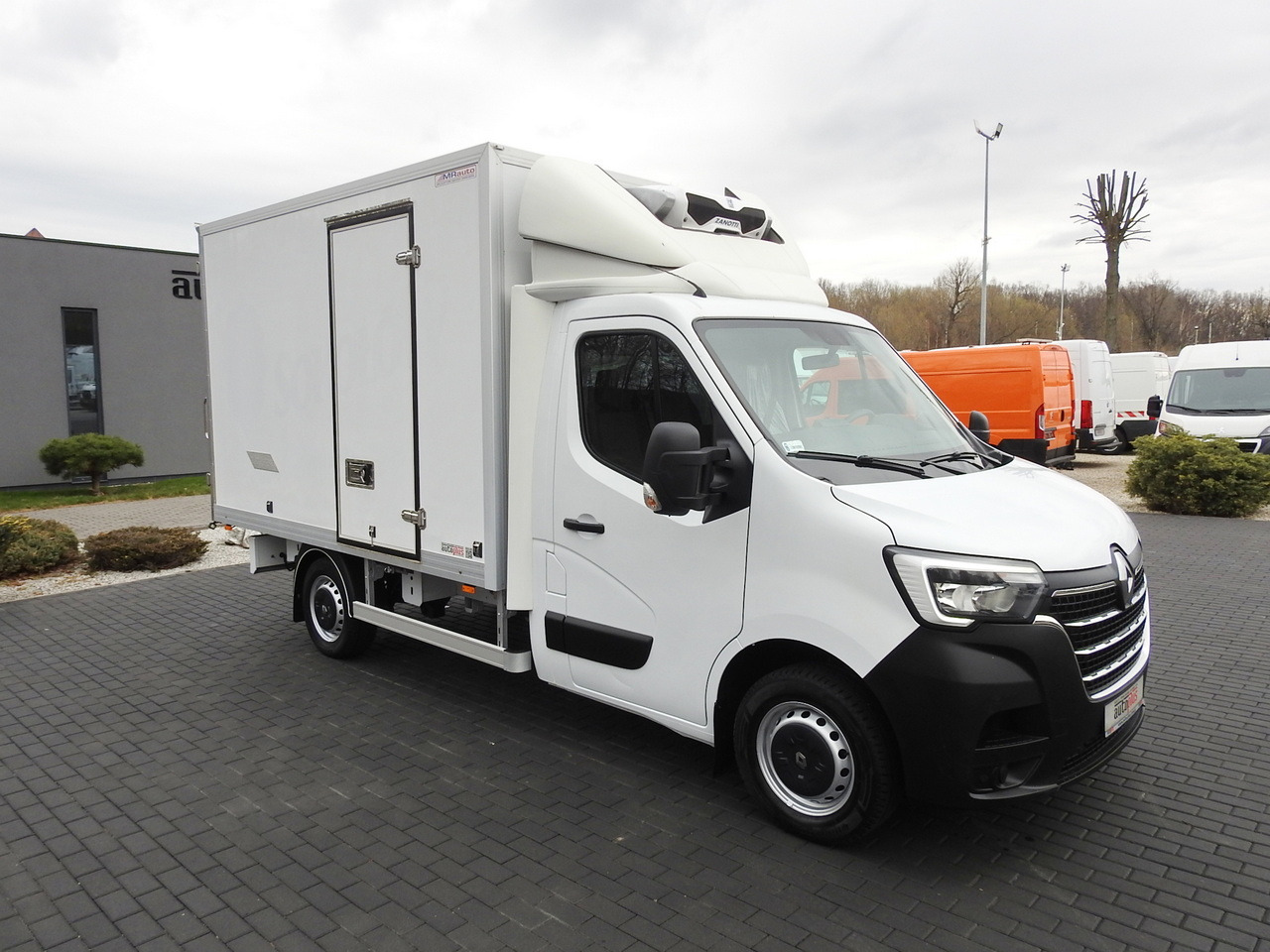 RENAULT MASTER REGRIGERATOR BOX 0*C LED LIGHTS AIR CONDITIONING 145HP - Furgoneta frigorifica: foto 4 RENAULT MASTER REGRIGERATOR BOX 0*C LED LIGHTS AIR CONDITIONING 145HP - Furgoneta frigorifica: foto 4