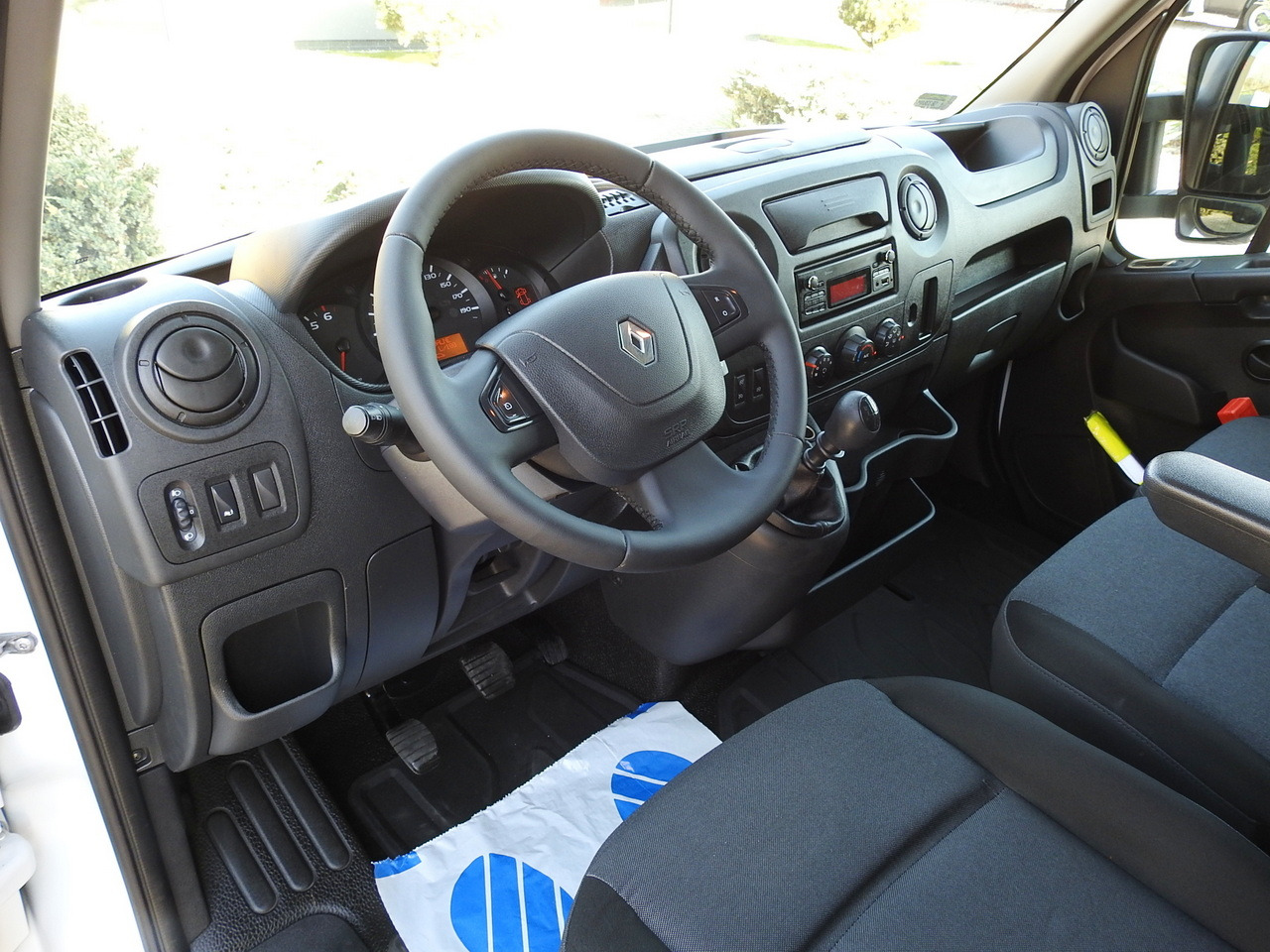 RENAULT MASTER TARPAULIN 10 PALLETS CRUISE CONTROL AIR CONDITIONING PNEUMATICS  170HP - Furgoneta con lona: foto 2 RENAULT MASTER TARPAULIN 10 PALLETS CRUISE CONTROL AIR CONDITIONING PNEUMATICS  170HP - Furgoneta con lona: foto 2