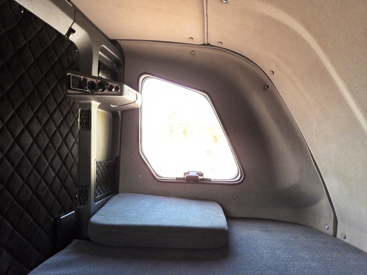 Furgoneta con lona RENAULT MASTER TARPAULIN 10 PALLETS WEBASTO CRUISE CONTROL LED LIGHTS AIR CONDITIONING 165HP: foto 39 Furgoneta con lona RENAULT MASTER TARPAULIN 10 PALLETS WEBASTO CRUISE CONTROL LED LIGHTS AIR CONDITIONING 165HP: foto 39