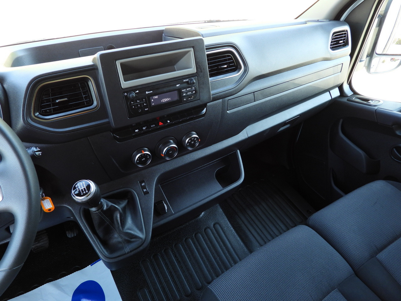 Furgoneta con lona RENAULT MASTER TARPAULIN 10 PALLETS WEBASTO CRUISE CONTROL LED LIGHTS AIR CONDITIONING 165HP: foto 30 Furgoneta con lona RENAULT MASTER TARPAULIN 10 PALLETS WEBASTO CRUISE CONTROL LED LIGHTS AIR CONDITIONING 165HP: foto 30