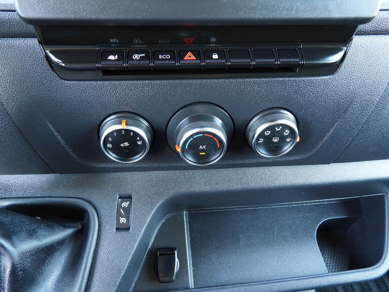 Furgoneta con lona RENAULT MASTER TARPAULIN 10 PALLETS WEBASTO CRUISE CONTROL LED LIGHTS AIR CONDITIONING 165HP: foto 33 Furgoneta con lona RENAULT MASTER TARPAULIN 10 PALLETS WEBASTO CRUISE CONTROL LED LIGHTS AIR CONDITIONING 165HP: foto 33