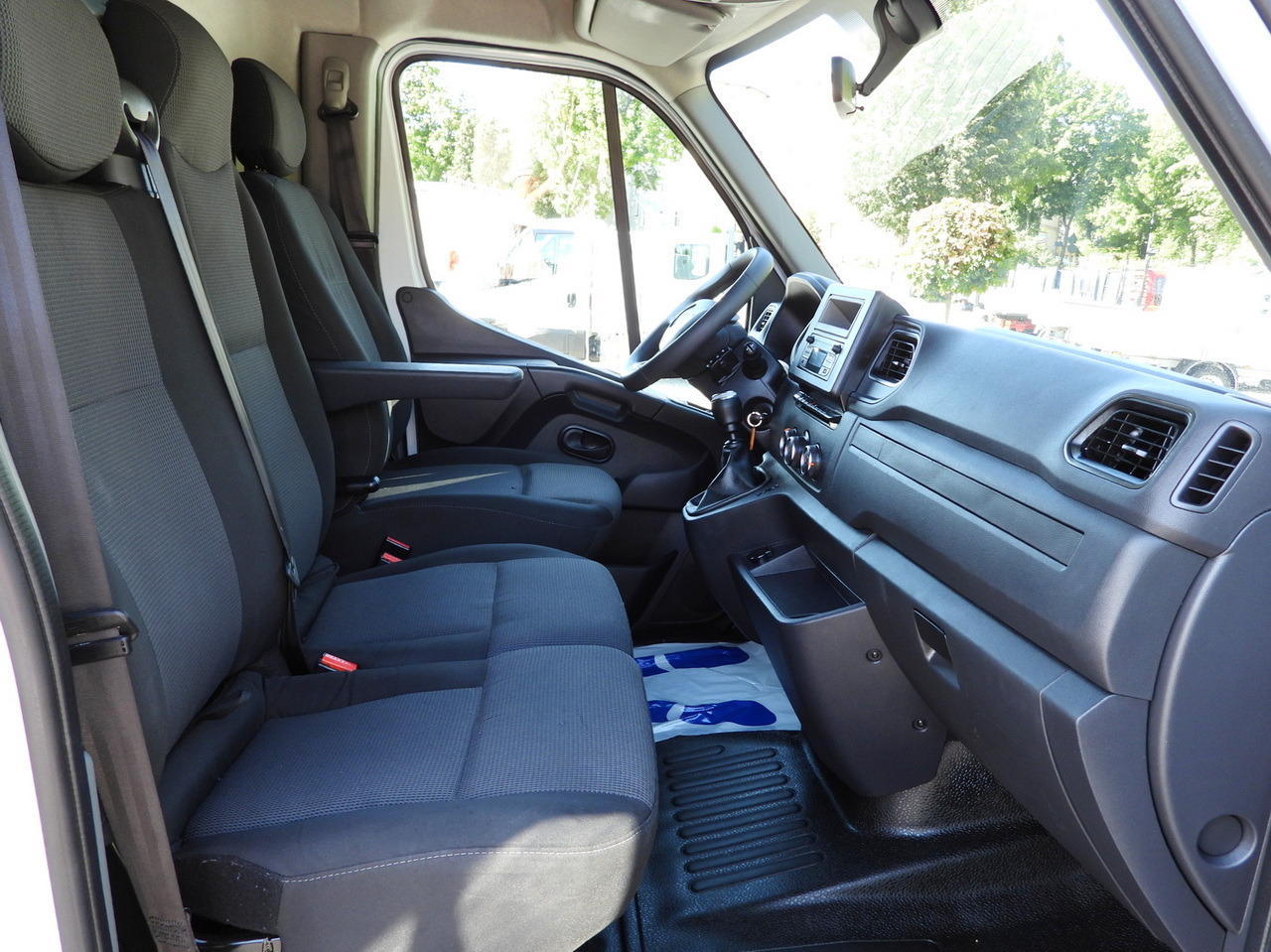 Furgoneta con lona RENAULT MASTER TARPAULIN 10 PALLETS WEBASTO CRUISE CONTROL LED LIGHTS AIR CONDITIONING 165HP: foto 35 Furgoneta con lona RENAULT MASTER TARPAULIN 10 PALLETS WEBASTO CRUISE CONTROL LED LIGHTS AIR CONDITIONING 165HP: foto 35