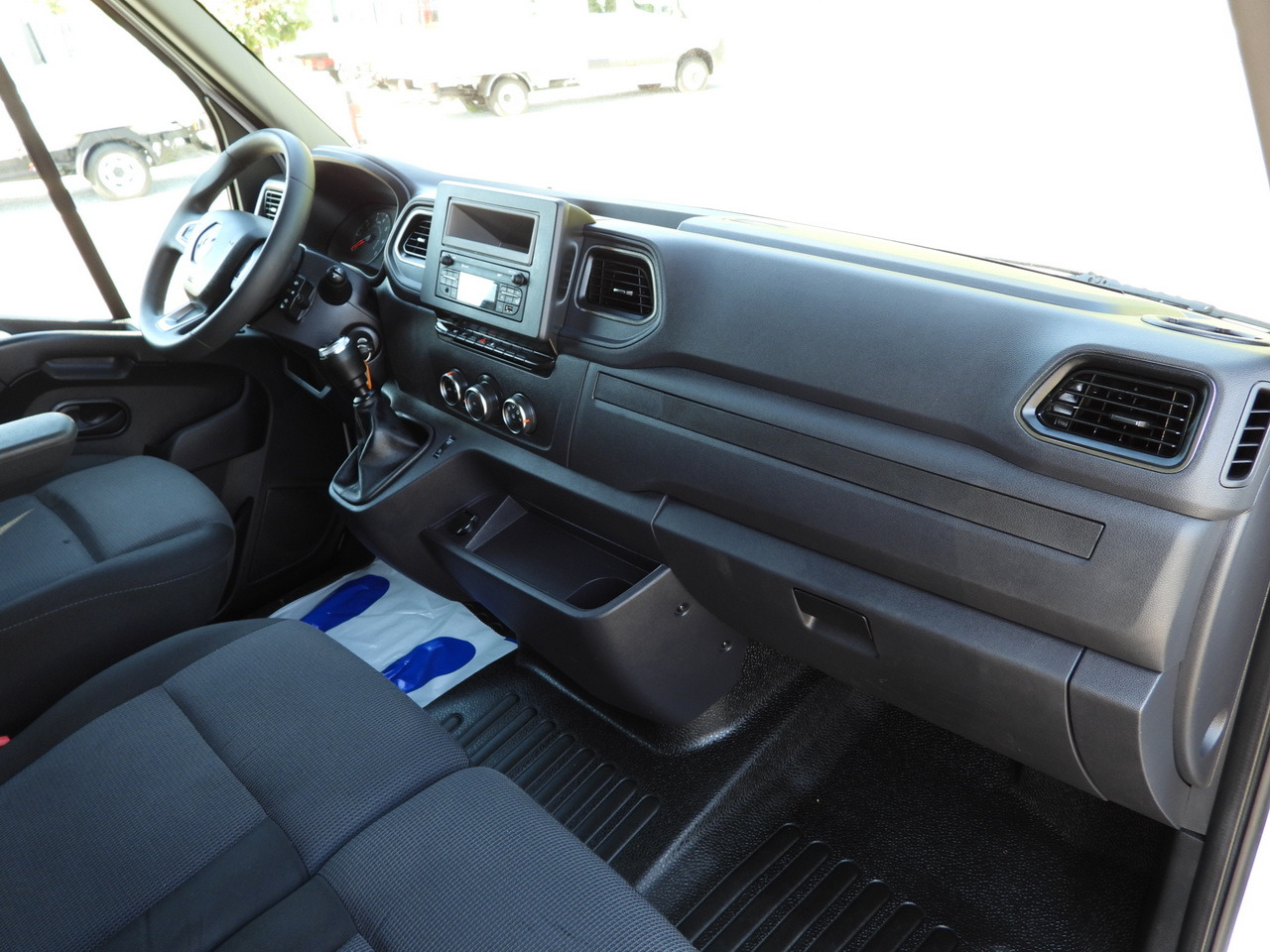 Furgoneta con lona RENAULT MASTER TARPAULIN 10 PALLETS WEBASTO CRUISE CONTROL LED LIGHTS AIR CONDITIONING 165HP: foto 37 Furgoneta con lona RENAULT MASTER TARPAULIN 10 PALLETS WEBASTO CRUISE CONTROL LED LIGHTS AIR CONDITIONING 165HP: foto 37