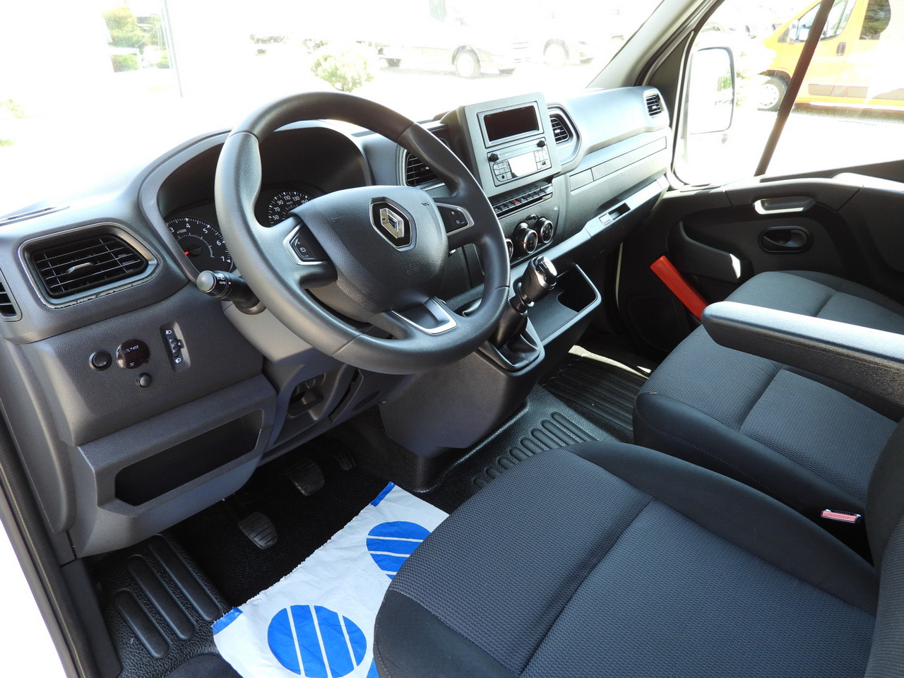 RENAULT MASTER TARPAULIN 10 PALLETS WEBASTO CRUISE CONTROL LED LIGHTS PNEUMATICS AIR CONDITIONING 165HP - Furgoneta con lona: foto 2 RENAULT MASTER TARPAULIN 10 PALLETS WEBASTO CRUISE CONTROL LED LIGHTS PNEUMATICS AIR CONDITIONING 165HP - Furgoneta con lona: foto 2