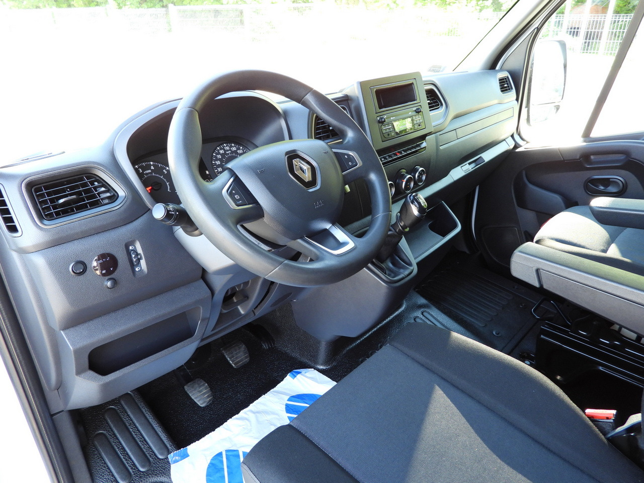 RENAULT MASTER TARPAULIN 10 PALLETS WEBASTO CRUISE CONTROL LED LIGHTS PNEUMATICS AIR CONDITIONING 165HP - Furgoneta con lona: foto 2 RENAULT MASTER TARPAULIN 10 PALLETS WEBASTO CRUISE CONTROL LED LIGHTS PNEUMATICS AIR CONDITIONING 165HP - Furgoneta con lona: foto 2