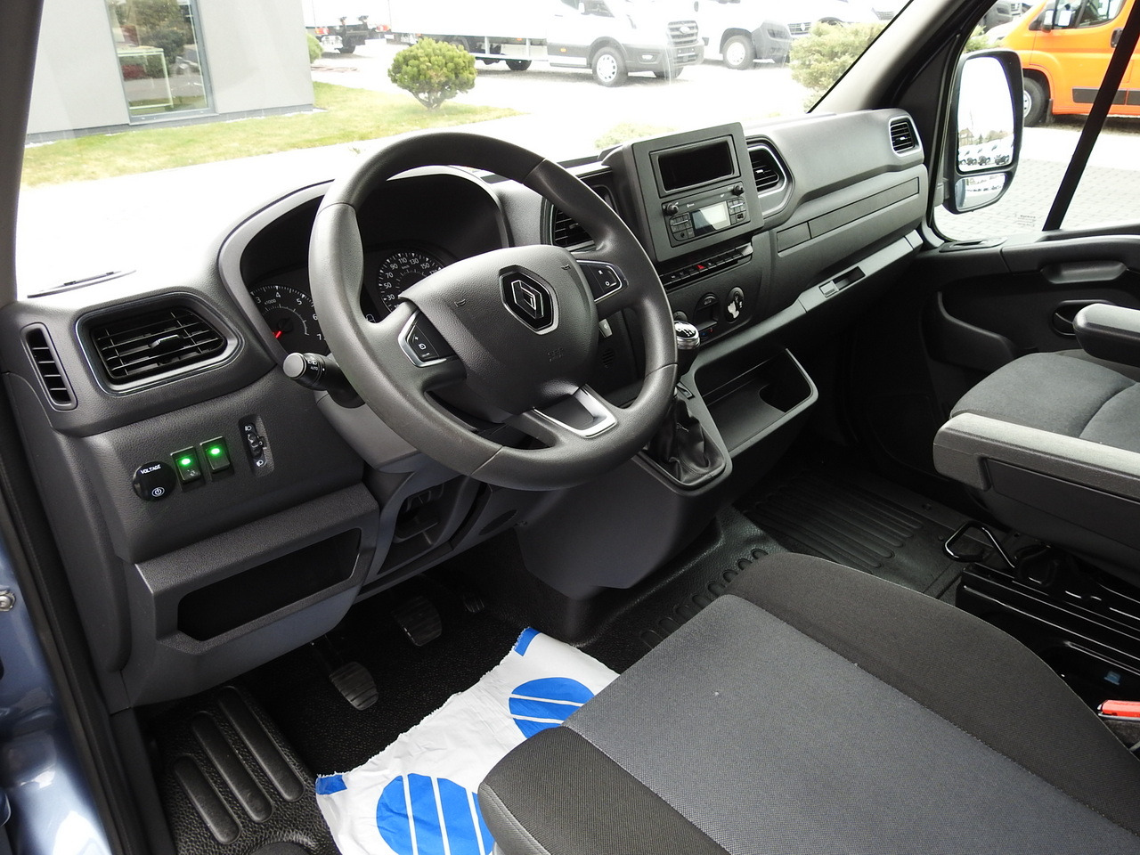 RENAULT MASTER  TARPAULIN 10 PALLETS WEBASTO CRUISE CONTROL LED LIGHTS PNEUMATICS AIR CONDITIONING  165HP - Furgoneta con lona: foto 2 RENAULT MASTER  TARPAULIN 10 PALLETS WEBASTO CRUISE CONTROL LED LIGHTS PNEUMATICS AIR CONDITIONING  165HP - Furgoneta con lona: foto 2