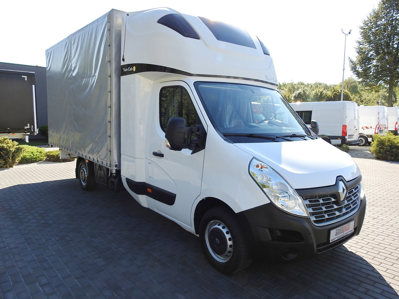 RENAULT MASTER TARPAULIN 8 PALLETS WEBASTO CRUISE CONTROL AIR CONDITIONING PNEUMATICS  170HP - Furgoneta con lona: foto 4 RENAULT MASTER TARPAULIN 8 PALLETS WEBASTO CRUISE CONTROL AIR CONDITIONING PNEUMATICS  170HP - Furgoneta con lona: foto 4