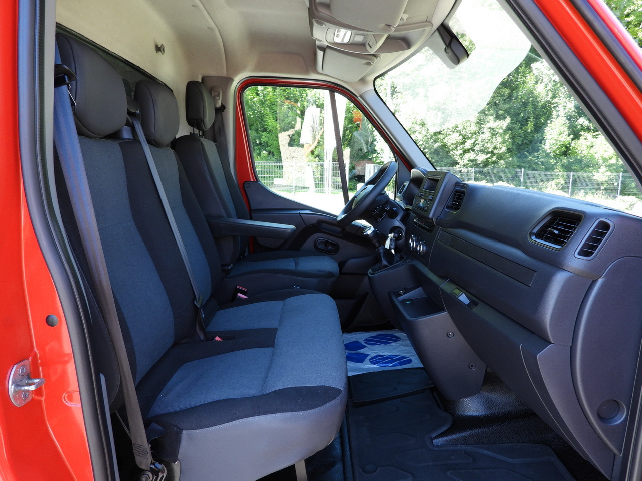 Furgoneta con lona RENAULT MASTER TARPAULIN WEBASTO CRUISE CONTROL LED LIGHTS PNEUMATICS AIR CONDITIONING 165HP: foto 33 Furgoneta con lona RENAULT MASTER TARPAULIN WEBASTO CRUISE CONTROL LED LIGHTS PNEUMATICS AIR CONDITIONING 165HP: foto 33