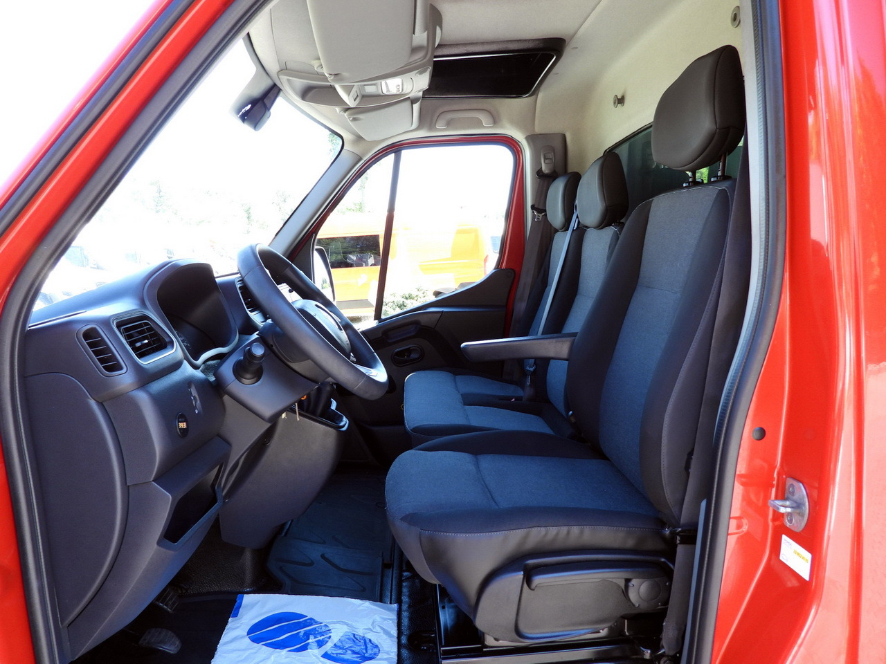 Furgoneta con lona RENAULT MASTER TARPAULIN WEBASTO CRUISE CONTROL LED LIGHTS PNEUMATICS AIR CONDITIONING 165HP: foto 29 Furgoneta con lona RENAULT MASTER TARPAULIN WEBASTO CRUISE CONTROL LED LIGHTS PNEUMATICS AIR CONDITIONING 165HP: foto 29