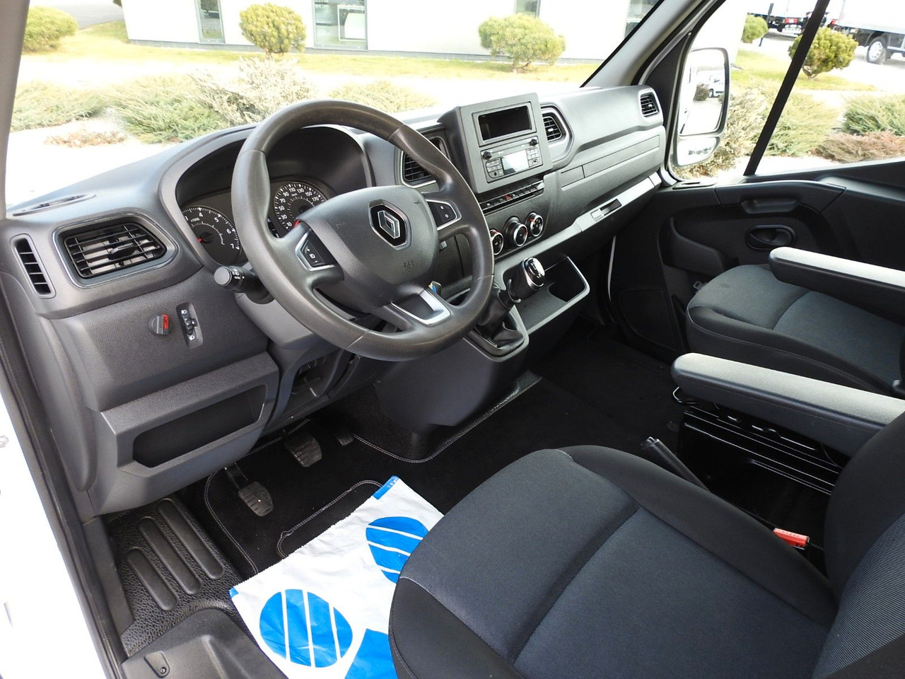 Renault MASTER KIPPER DOPPELKABINE DOKA 6 SITZE TEMPOMAT - Furgoneta basculante, Furgoneta combi: foto 2 Renault MASTER KIPPER DOPPELKABINE DOKA 6 SITZE TEMPOMAT - Furgoneta basculante, Furgoneta combi: foto 2
