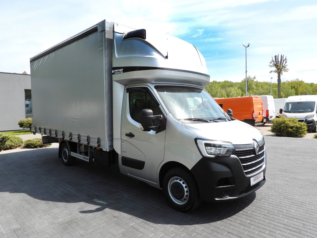 Renault MASTER PRITSCHE PLANE 10 PALETTEN WEBASTO A/C - Furgoneta con lona: foto 4 Renault MASTER PRITSCHE PLANE 10 PALETTEN WEBASTO A/C - Furgoneta con lona: foto 4
