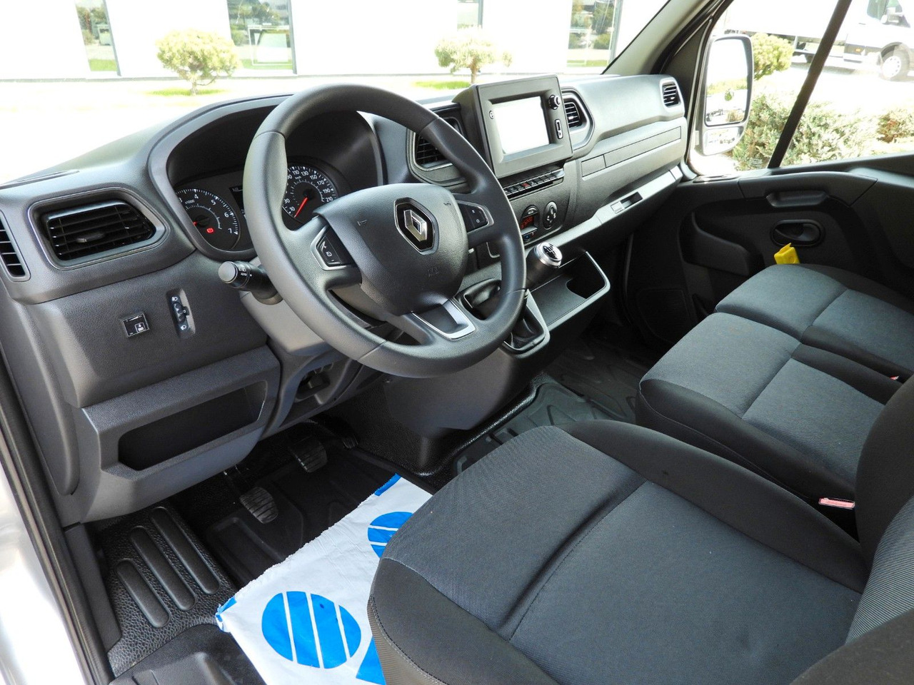 Renault MASTER PRITSCHE PLANE 10 PALETTEN WEBASTO A/C - Furgoneta con lona: foto 2 Renault MASTER PRITSCHE PLANE 10 PALETTEN WEBASTO A/C - Furgoneta con lona: foto 2