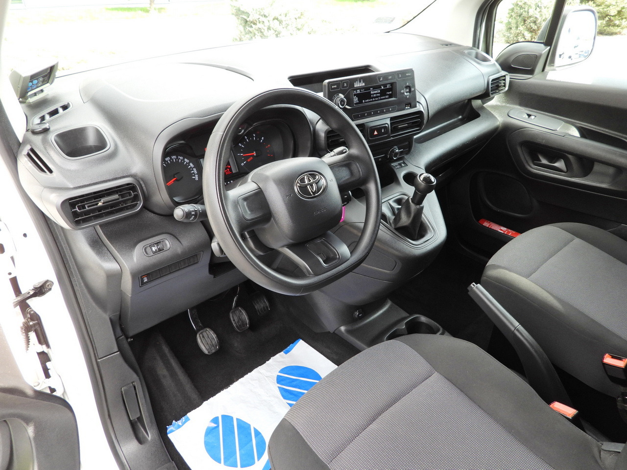 TOYOTA PROACE CITY REFRIGERATOR VAN -15*C POWER SUPPLY 230V CRUISE CONTROL AIR CONDITIONING 100HP - Furgoneta frigorifica: foto 2 TOYOTA PROACE CITY REFRIGERATOR VAN -15*C POWER SUPPLY 230V CRUISE CONTROL AIR CONDITIONING 100HP - Furgoneta frigorifica: foto 2