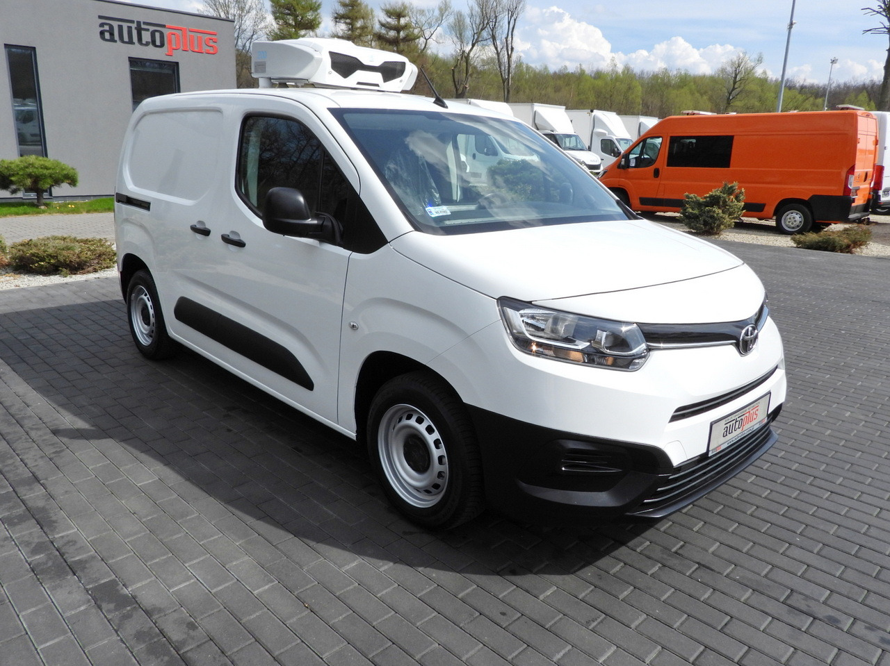 TOYOTA PROACE CITY REFRIGERATOR VAN -15*C POWER SUPPLY 230V CRUISE CONTROL AIR CONDITIONING 100HP - Furgoneta frigorifica: foto 4 TOYOTA PROACE CITY REFRIGERATOR VAN -15*C POWER SUPPLY 230V CRUISE CONTROL AIR CONDITIONING 100HP - Furgoneta frigorifica: foto 4