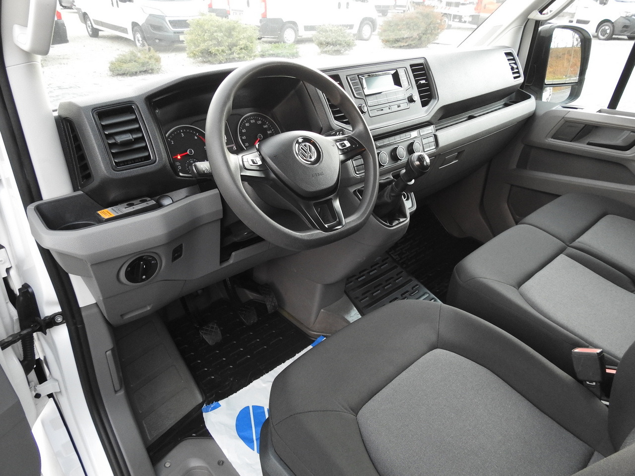 VOLKSWAGEN CRAFTER 4X4 4MOTION BOX DELIVERY VAN 7 SEATS AIR CONDITIONING 140HP - Furgón: foto 2 VOLKSWAGEN CRAFTER 4X4 4MOTION BOX DELIVERY VAN 7 SEATS AIR CONDITIONING 140HP - Furgón: foto 2