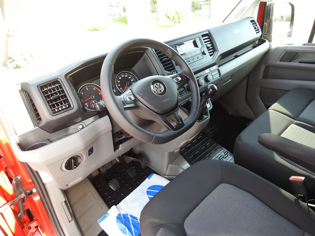 VOLKSWAGEN CRAFTER STAKE BODY DOUBLE CABIN DOKA 7 SEATS AIR CONDITIONING 140HP - Furgoneta caja abierta: foto 2 VOLKSWAGEN CRAFTER STAKE BODY DOUBLE CABIN DOKA 7 SEATS AIR CONDITIONING 140HP - Furgoneta caja abierta: foto 2