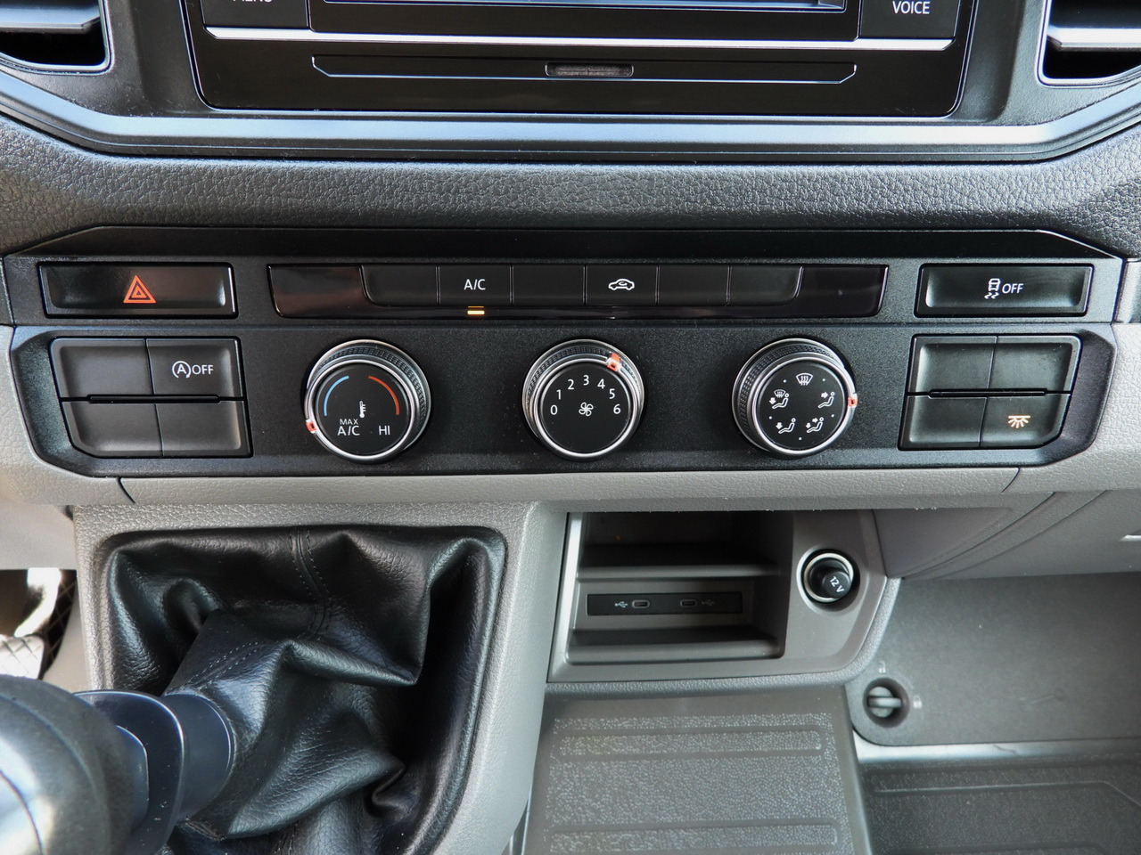 Furgoneta con lona VOLKSWAGEN CRAFTER TARPAULIN LIFT 8 PALLETS CRUISE CONTROL LED LIGHTS TWIN WHEELS AIR CONDITIONING  180HP: foto 40