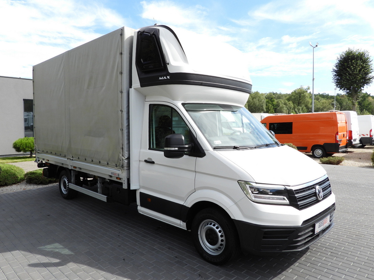 VOLKSWAGEN CRAFTER TARPAULIN LIFT 8 PALLETS WEBASTO CRUISE CONTROL LED LIGHTS AIR CONDITIONING 180HP - Furgoneta con lona: foto 4 VOLKSWAGEN CRAFTER TARPAULIN LIFT 8 PALLETS WEBASTO CRUISE CONTROL LED LIGHTS AIR CONDITIONING 180HP - Furgoneta con lona: foto 4