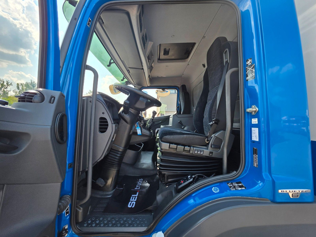 Camión caja cerrada Mercedes-Benz Atego 1221 / Ladebordwand: foto 16