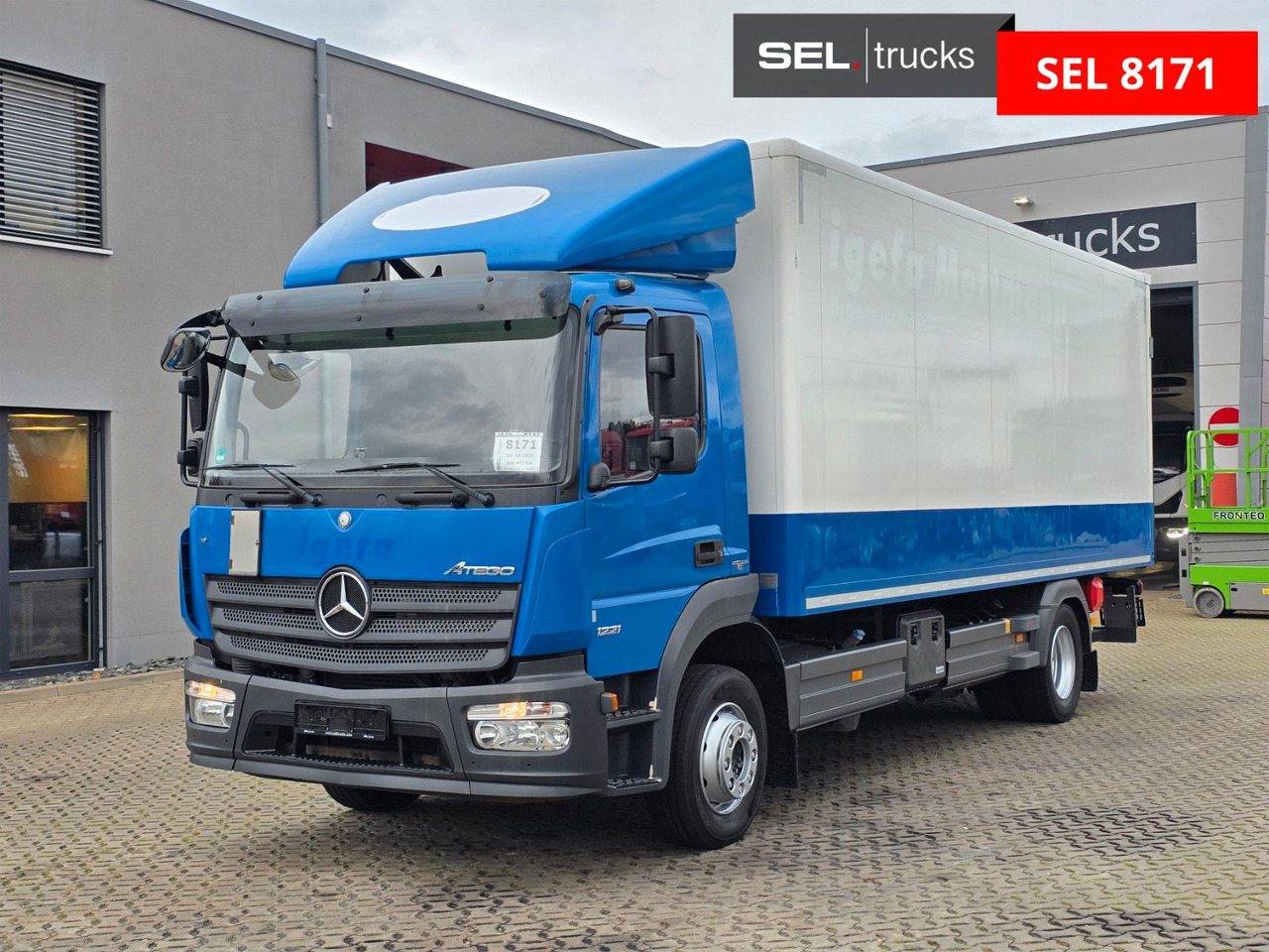 Mercedes-Benz Atego 1221 / Ladebordwand - Camión caja cerrada: foto 1 Mercedes-Benz Atego 1221 / Ladebordwand - Camión caja cerrada: foto 1