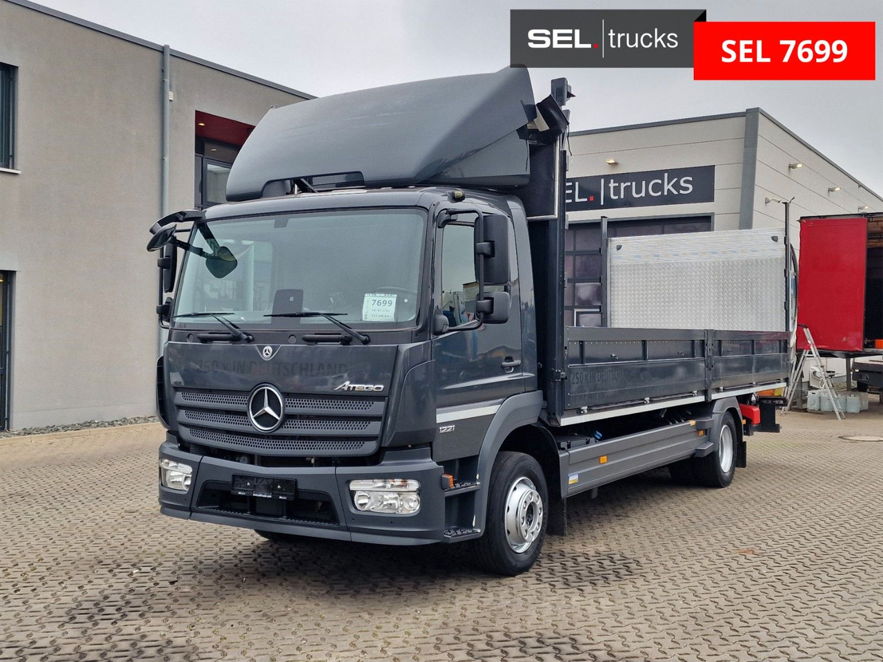 Mercedes-Benz Atego 1221 / Ladebordwand - Camión lona: foto 1 Mercedes-Benz Atego 1221 / Ladebordwand - Camión lona: foto 1