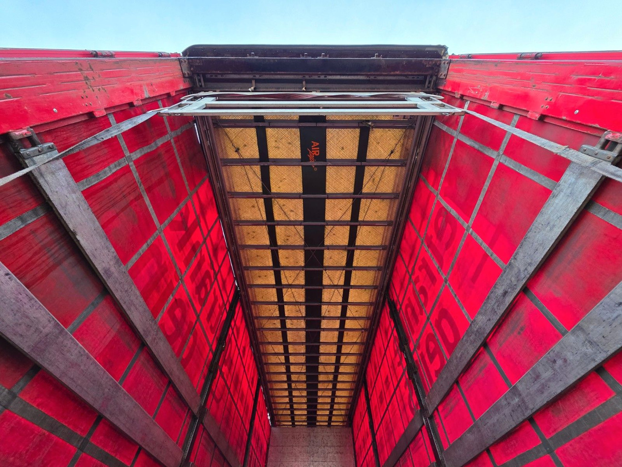 Semirremolque transporte de bebidas Schwarzmüller SJ: foto 13