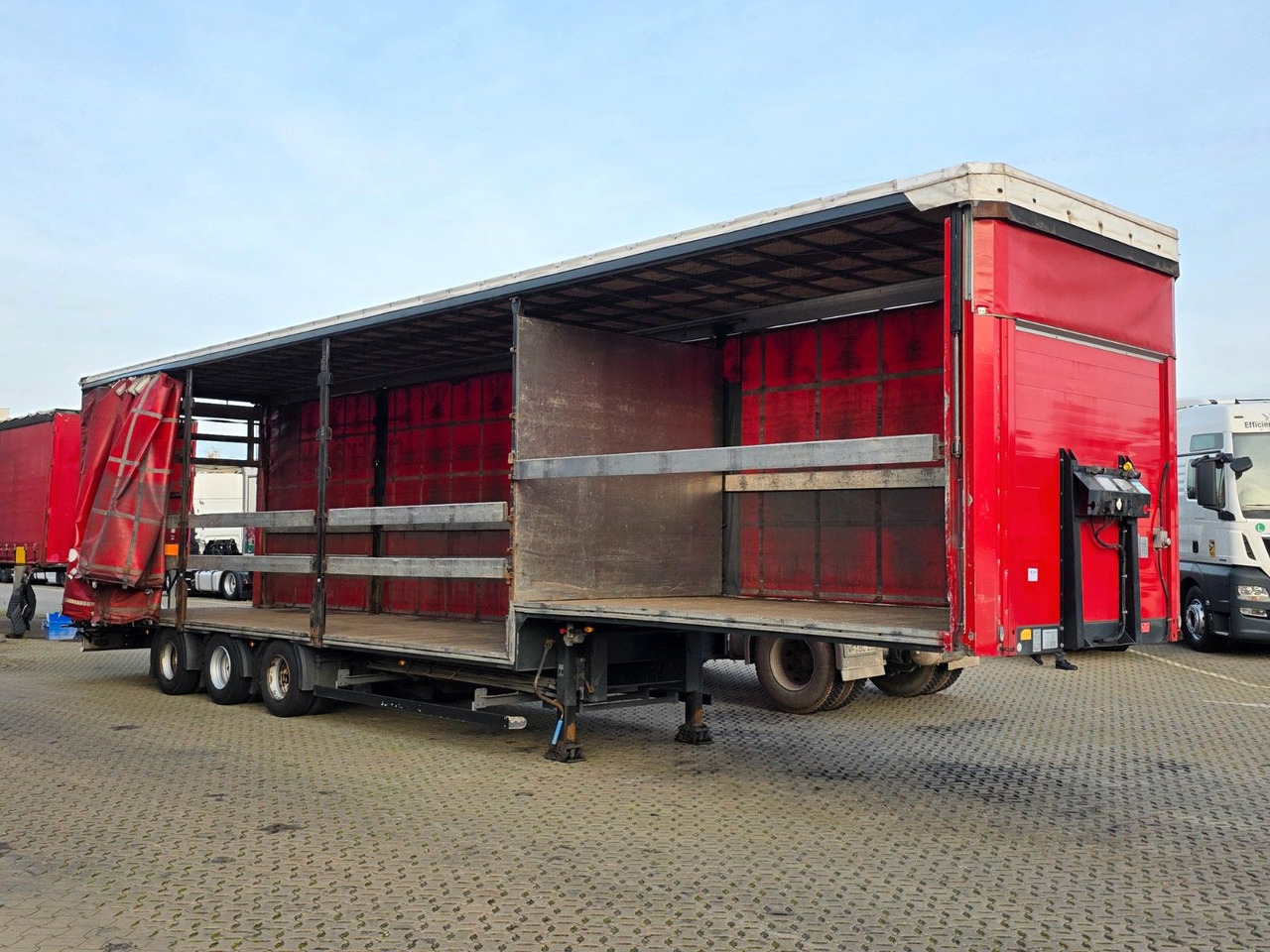 Semirremolque transporte de bebidas Schwarzmüller SJ: foto 10