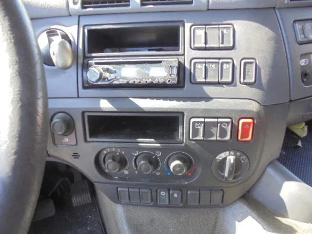 Camión caja cerrada DAF CF 250 FA LOW KM NL TRUCK: foto 12