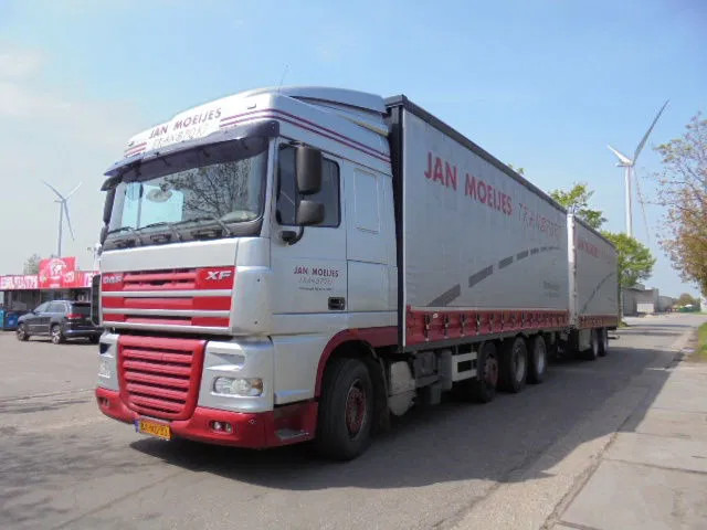 DAF XF 105 FAK 410 8X2 TRIPLE APK TUV 02-2025 - Camión lona: foto 1 DAF XF 105 FAK 410 8X2 TRIPLE APK TUV 02-2025 - Camión lona: foto 1