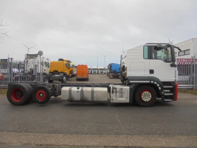 MAN TGS 23.400 LL.U 6X2 - Camión portavehículos: foto 2 MAN TGS 23.400 LL.U 6X2 - Camión portavehículos: foto 2