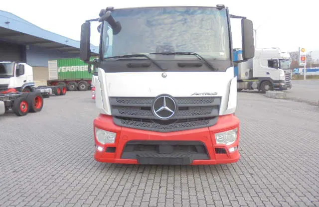 Mercedes-Benz Actros 2340 LL 6X2 - Camión portavehículos: foto 2 Mercedes-Benz Actros 2340 LL 6X2 - Camión portavehículos: foto 2