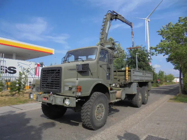 Volvo N 10 6X6 L + FASSI - Camión grúa: foto 1 Volvo N 10 6X6 L + FASSI - Camión grúa: foto 1