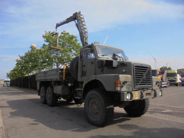 Volvo N 10 6X6 L + FASSI - Camión caja abierta, Camión grúa: foto 3 Volvo N 10 6X6 L + FASSI - Camión caja abierta, Camión grúa: foto 3