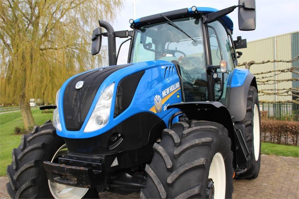 New Holland T6.155 - Tractor: foto 2 New Holland T6.155 - Tractor: foto 2