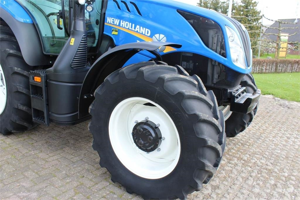 New Holland T6.155 - Tractor: foto 4 New Holland T6.155 - Tractor: foto 4